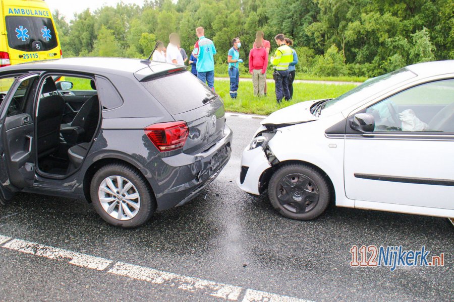 Forse schade na kop-staart botsing op de Nijkerkerweg bij #Zeewolde. 112Nijkerk.