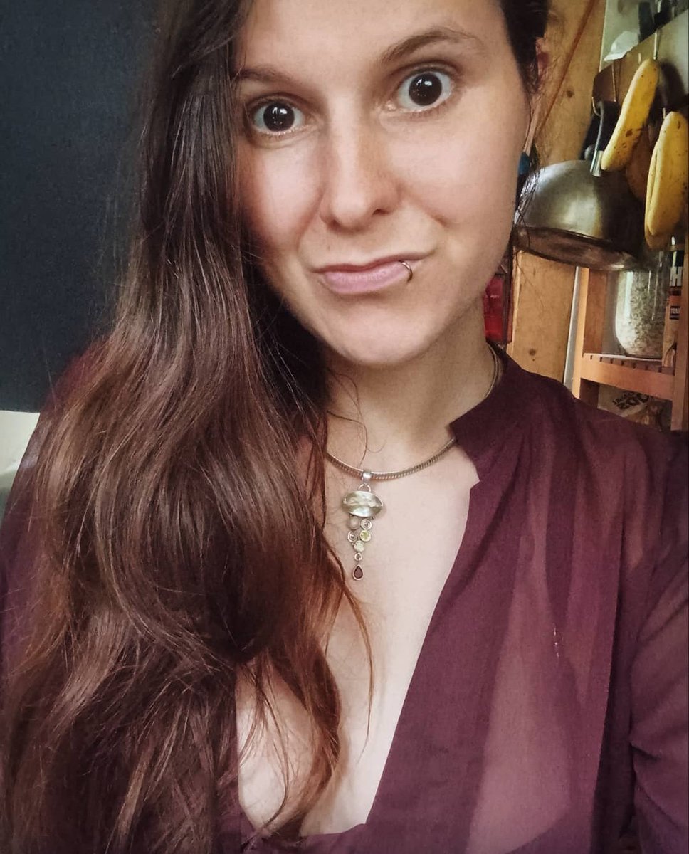 vegannutrition1's tweet photo. Today's my 5th #Veganniversary!🥳

I feel healthier now than in my entire adult life, I weigh less than I did 5 yrs ago, without chronic kidney flare ups, crippling anxiety, &amp; bad skin.

I've also been make-up free consistently for 3+ years.

No animals harmed in the process! 🥰 https://t.co/ZOTBOTbieu