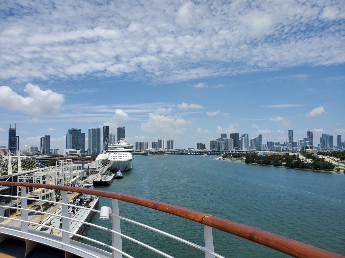 Spending my 4th of July on a cruise with the boys this is crazy