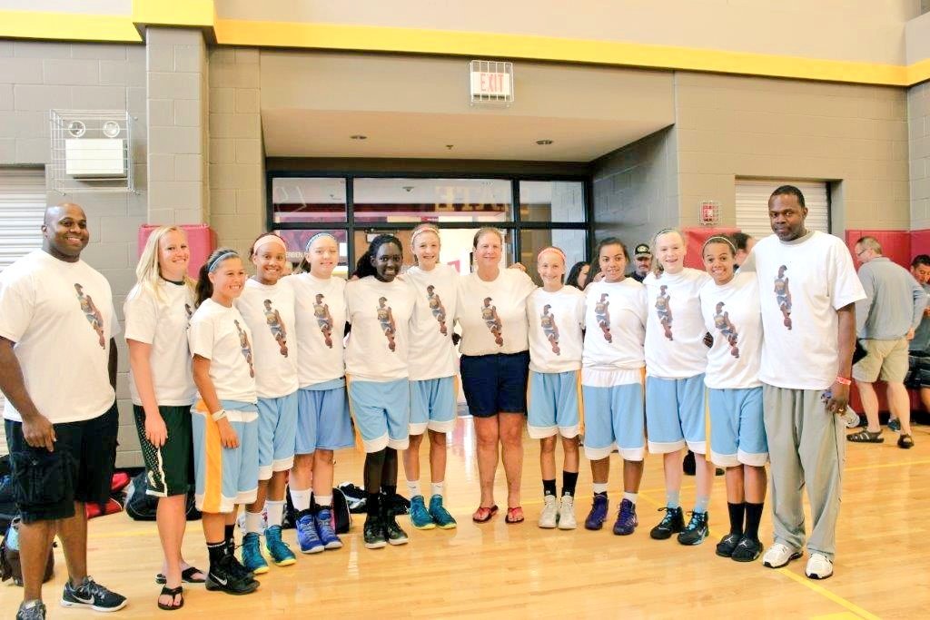 thinmanx11's tweet image. We are sending 🙏🏾⬆️ to @karlamcginnista ....One of your angels is home with the LORD smiling down.

#MISSINGOLIVIA4EVER💞
#retrohoopsfam💙💛
#westsideconnection