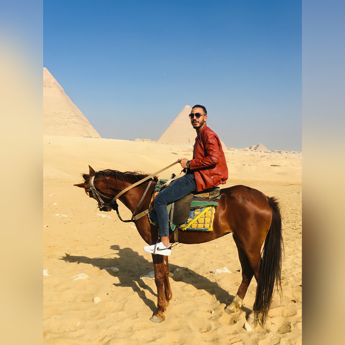 أحسن الظن بالله ، وتوكل عليه ، وأرض بما قسمه لك تكُن أغني الناس .. ♥️