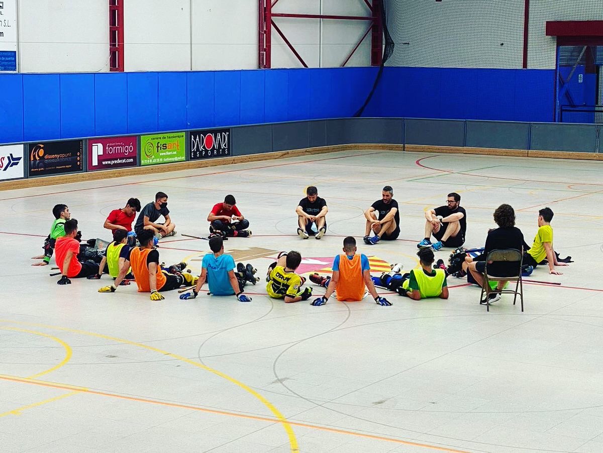 ‼️FIN‼️ Nuestra Primera Experiencia Realizando este Formato de Hockey+ Coaching con 1 Grupo Súper Reducido ha sido Genial. 👉Gracias x vuestro Entusiasmo. Para Nosotros ha sido 1 Lujo😊VOLVEREMOS😬 <a href="/tonialba1/">toni albà</a> <a href="/PereVarias/">Pere VARIAS</a>  👉Os damos las Gracias a TODOS‼️#okcat #okliga #oklliga