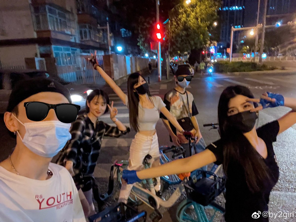 shining_ko's tweet photo. 040721 Weibo BY2GIRL update
Plan to ride bike in the future
Energy, carbon saving, and perspiring
If you see our team on the Beijing streets, remember to say hi
BY2 weibo: BY2GIRL, By2_Miko孙涵, By2_Yumi孙雨
#BY2 #BY2Girl #BY2Yumi #BY2Miko #Yumi #Miko #SunYu #SunHan #孙雨 #孙涵 https://t.co/nUjHzAJi2A