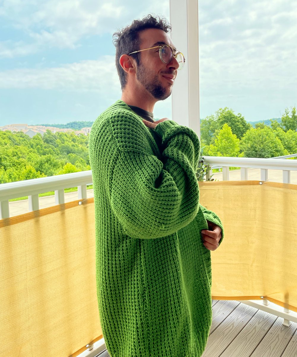 ProudOwlCrafts's tweet photo. Another #proudowlcrafts original complete! Ty @Blackbeautyeva for letting me #knit this for you! Ty @KnitPicks for sponsoring the #shineworstedyarn in Peapod for this project. Everyone should be comfy in their clothes, no matter what! #kpcollab2021 #sponsored #queercrafting https://t.co/uc29jNI7T6