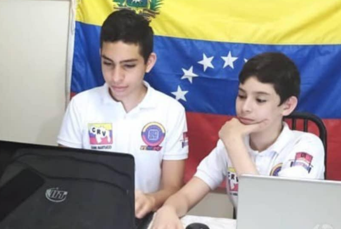 elimpulsocom's tweet photo. ¡Orgullo! Dos estudiantes de Trujillo ganaron la competencia internacional de Robótica 2021 - https://t.co/VR3JbaEta6 https://t.co/Nf2GdcoyrW