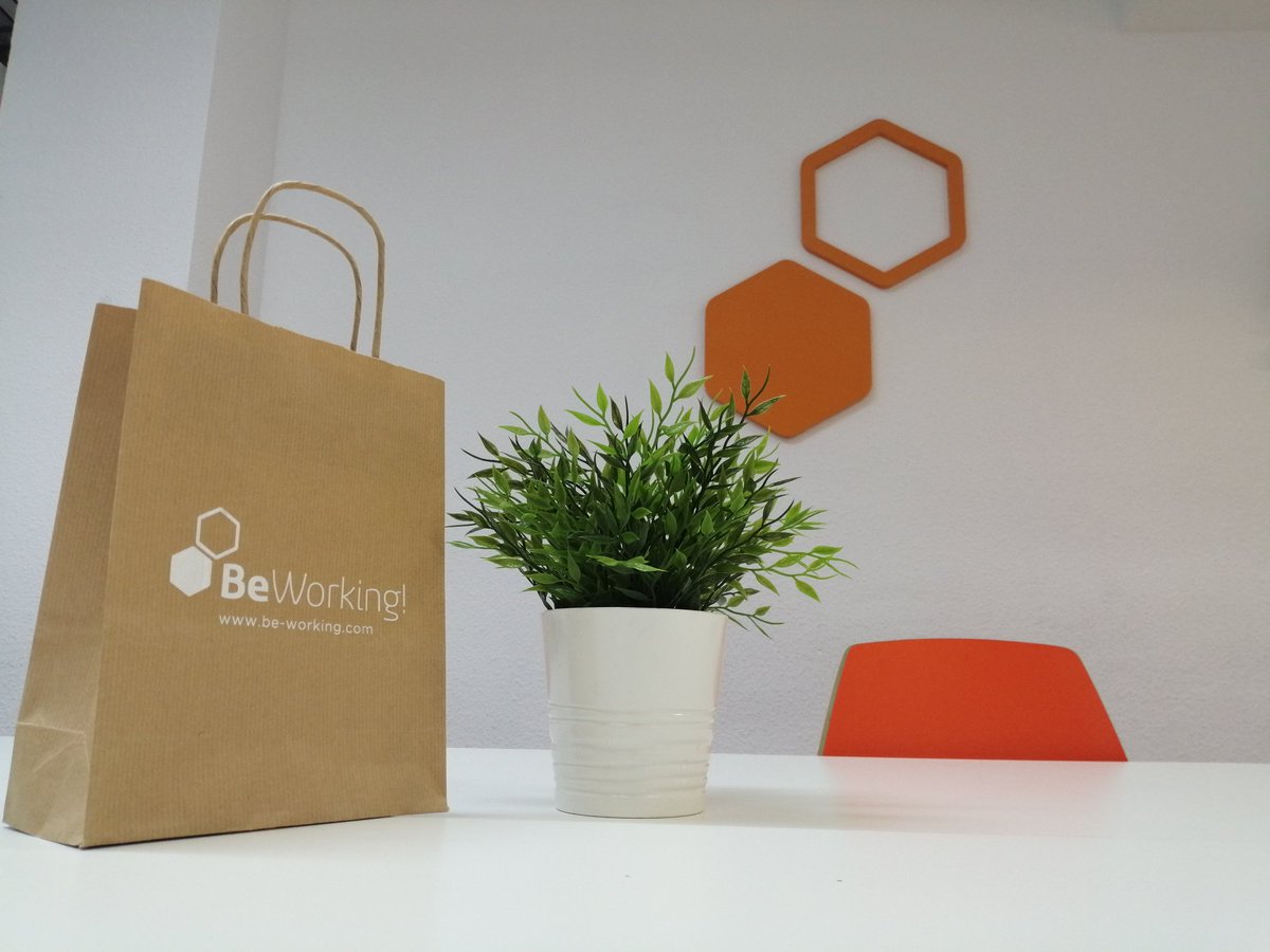 ¿Tienes pensando tu negocio? Y un lugar donde hacer tus reuniones?
En nuestras aulas podras presentar tus proyectos o ideas con tu equipo!

ℹ️Contacta y reserva tu aula! 
 info@be-working.com

#formacion #aulas #oficina #Málaga #Virtual #empresa #emprendedores