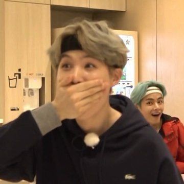 kthdetls's tweet photo. yoongi sendo uma peste; a thread https://t.co/HThGT6miUt