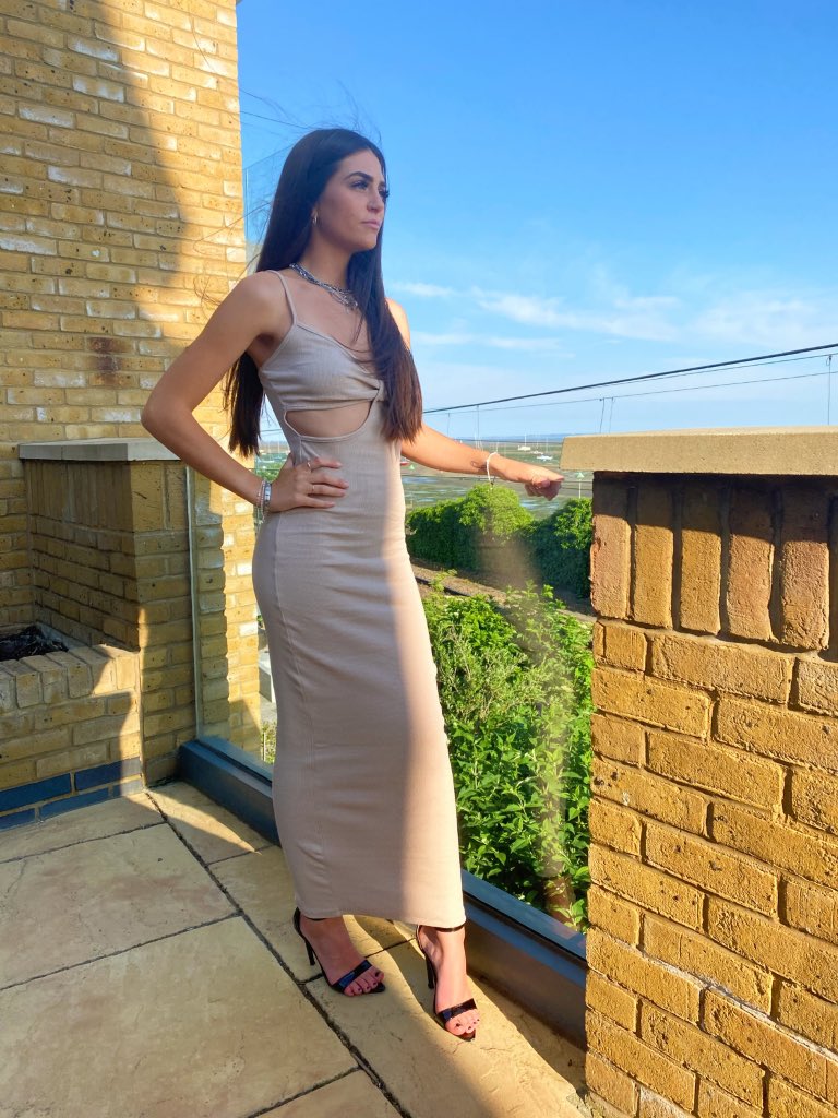 7CollectionUK's tweet image. The dress your wardrobe needs😍 Shop Now at thesevencollection.co.uk 🤎