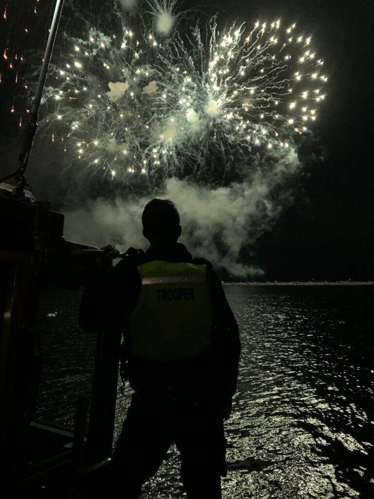 VSP_Traffic's tweet photo. Whether on the highways or waterways, we wish you a safe and happy #FourthofJuly

We’ll be out there to help, as needed. https://t.co/2OsTGWolUj