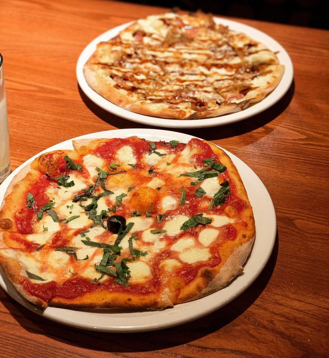 Bertuccis's tweet photo. Happy Fourth of July 🍕Celebrate the day with a delicious #SliceOfSummer
📸: @wandaringaroundforfood (IG) https://t.co/YVQpTbQTow