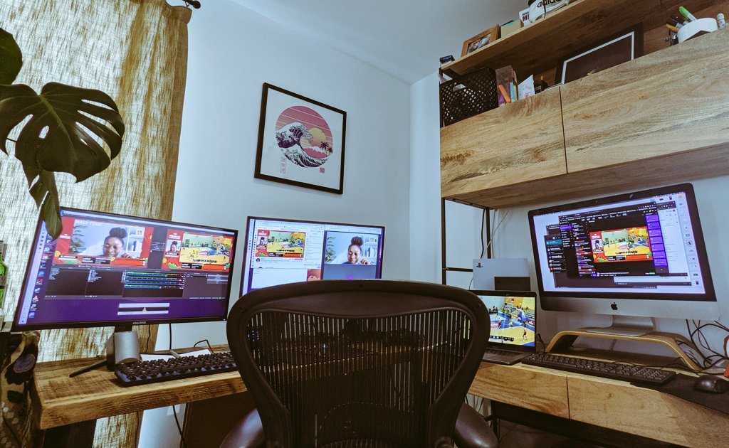 Behind the streams ... Thanks @BambooDistrict for putting up with the home 'studio' #twitchstreamer