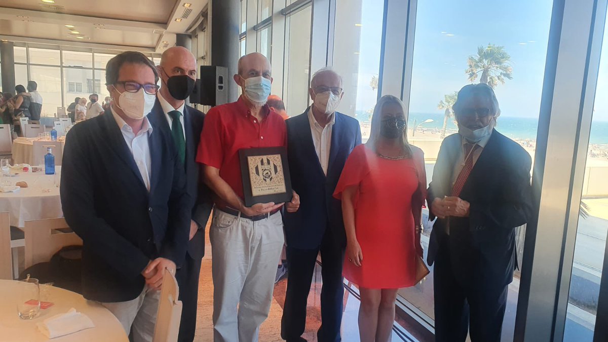🔵 Juan Giner Corell asiste a la II Edición de los Premios <a href="/SSMDV/">SemanaSanta Marinera</a> al virólogo Luis Enjuanes Sánchez y a la ONG <a href="/payasospital/">Payasospital</a>.