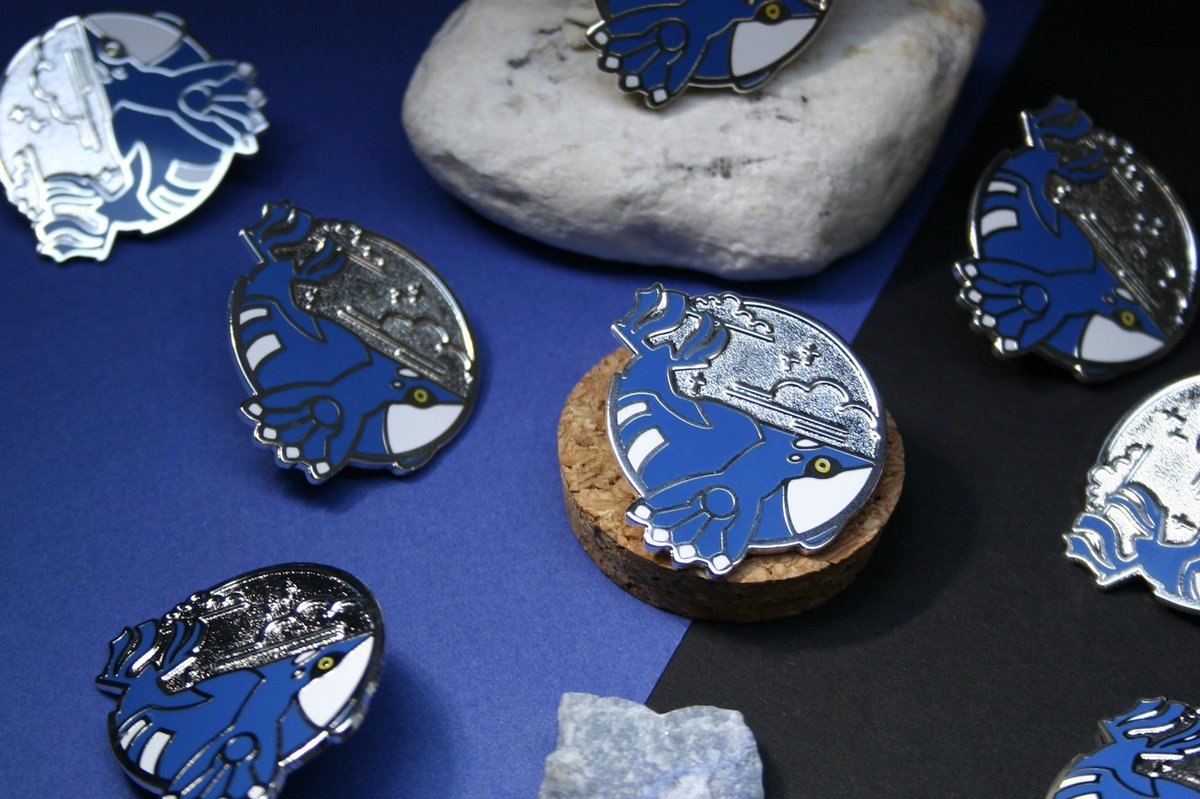 MopyMush's tweet photo. Hi, I'm Bex from the Etsy shop MopyMush!
I make Eva pins and other fandom merch (and BIRDS)

I don’t have a big account on IG but I’m stressed to lose the little visibility that I have managed to have 😔 now I’m more active in Twitter, so feel free to share 🥺  #artOFFinstagram https://t.co/E6xBZ8k8A1
