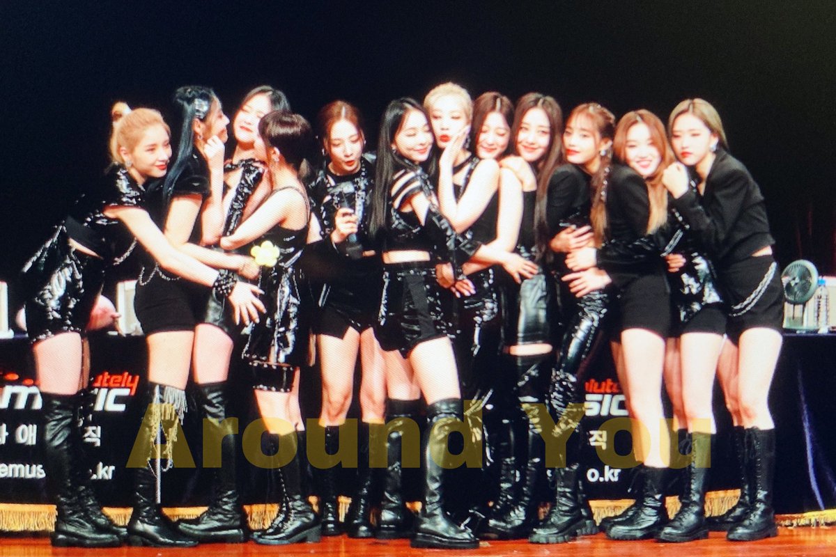 Around_HyunJin's tweet photo. 210704 🐱

#이달의소녀 #LOONA #현진 #HyunJin https://t.co/S0D7z9rwva