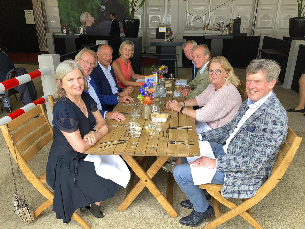 Eindelijk weer een live ontvangst bij <a href="/chiorotterdam/">CHIO Rotterdam</a>, samen met Havenbedrijf Rotterdam. Tijd om  onze banden aan te halen met belangrijke spelers binnen ons netwerk!
<a href="/JacqPronk/">Jacqueline Pronk</a> <a href="/BasDM_Janssen/">Bas Janssen</a> <a href="/vvanderchijs/">Victor van der Chijs</a> <a href="/HavenRotterdam/">Havenbedrijf R'dam</a>