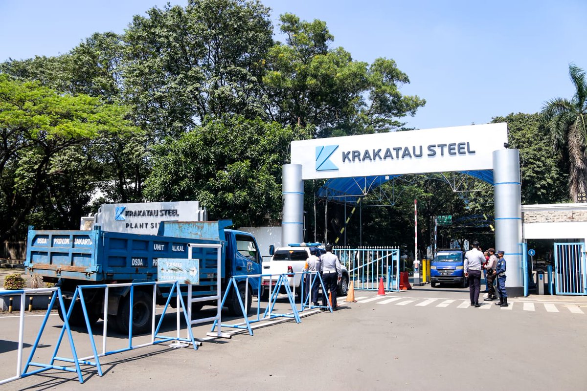 DKIJakarta's tweet photo. Pemprov DKI Jakarta menyiapkan Posko Rescue Oxygen!

Terima kasih kolaborator PT Krakatau Steel di Cilegon, untuk bantuan CSR pengisian gratis 300 tabung oksigen.

⁣https://t.co/ch9bxTlV3B
#JakartaTanggapCorona #kotakolaborasi #jakartabangkit #vaksindulu #tabungoksigen https://t.co/rIlEGtuTqQ