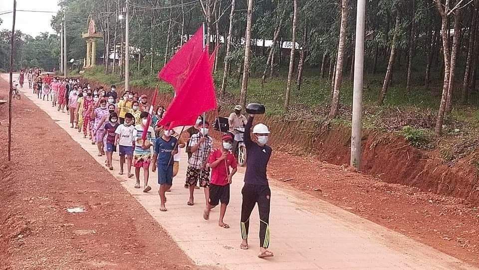 sggrvlyouth's tweet photo. An anti-military protest took place on July 4 in #Laythunkhan village, Launglone Township.
#July4Coup
#WhatsHappeningInMyanmar https://t.co/9yw4RMe0cc