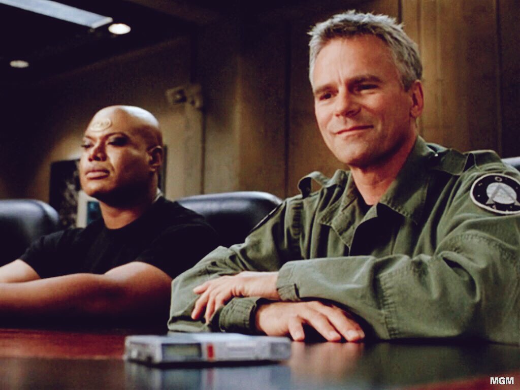 rsundayr's tweet photo. Footsies! 🥰

#DailyDistraction #StargateSG1 #WeWantStargate #JackandSam https://t.co/qwOqUKjHFu