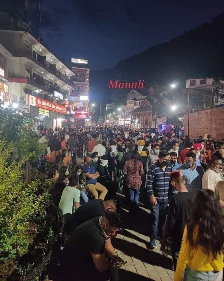 yogitabhayana's tweet photo. अभी होटल नहीं मिल रहे हैं, बाद में हॉस्पिटल नहीं मिलेगा.. 
Please Be Responsible &amp; Careful.🙏 https://t.co/dP1y9s3dBd