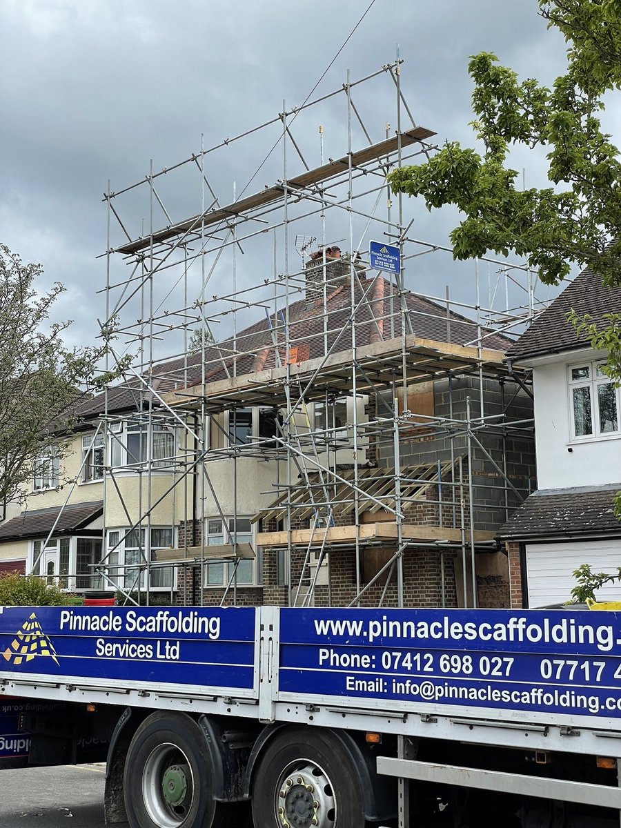 PinnacleScaffo1's tweet photo. Another temporary roof covering started in Orpington by the Pinnacle Scaffolding team. 
Watch this space for more photos! 

#pinnaclescaffolding #temproof #scaffolding #orpington #bexley #bexleyheath https://t.co/BpJzbn1RCj