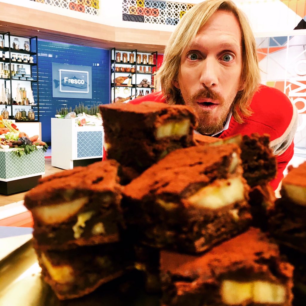 ChefAMontes's tweet photo. Si quieres hacer un espectacular Brownie de Plátano &amp; Especias aquí tienes mi receta de hoy de #ComoSapiens en @rtve @CocinaRTVE 👇🏼👇🏼👇🏼

https://t.co/MaX91hoCtf https://t.co/BfO1in5g6m