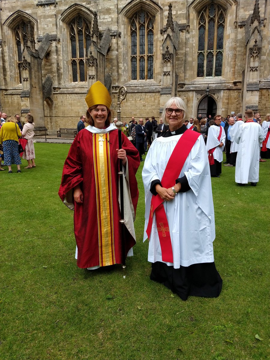 ShonaHoad's tweet photo. Beautiful Ordination service in @WinCathedral with @debbiesellin as Karen takes a new step in faith on her journey with the people of Sherfield on London and Stratfield Saye with Hartley Wespall with Stratfield Turgis and Bramley. https://t.co/YpjsF4i6yu