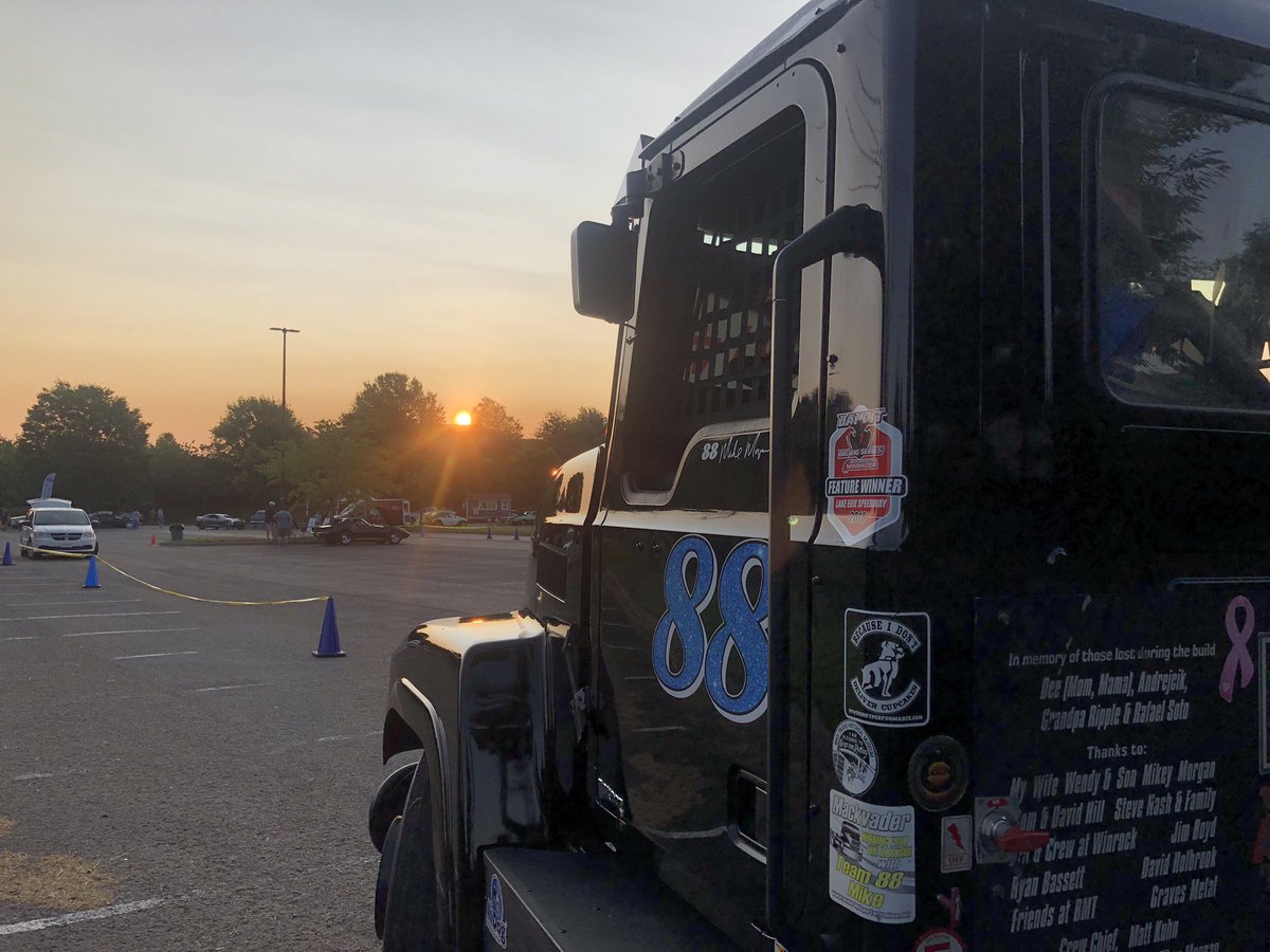 MikeMor50072855's tweet photo. Sunrise at Cars and Coffee Franklin 88Mike and MackvaderπππΊπΈ
#badassmacksinblack #hellbentexpress #mcmahontruckcenters #banditseries #fleemancarriers #stevenashtrucking #macktrucks #anthonyfoxtrucking #landline #thisiswhatbanditsdo
#carsandcoffee https://t.co/JWWcKnuvyo
