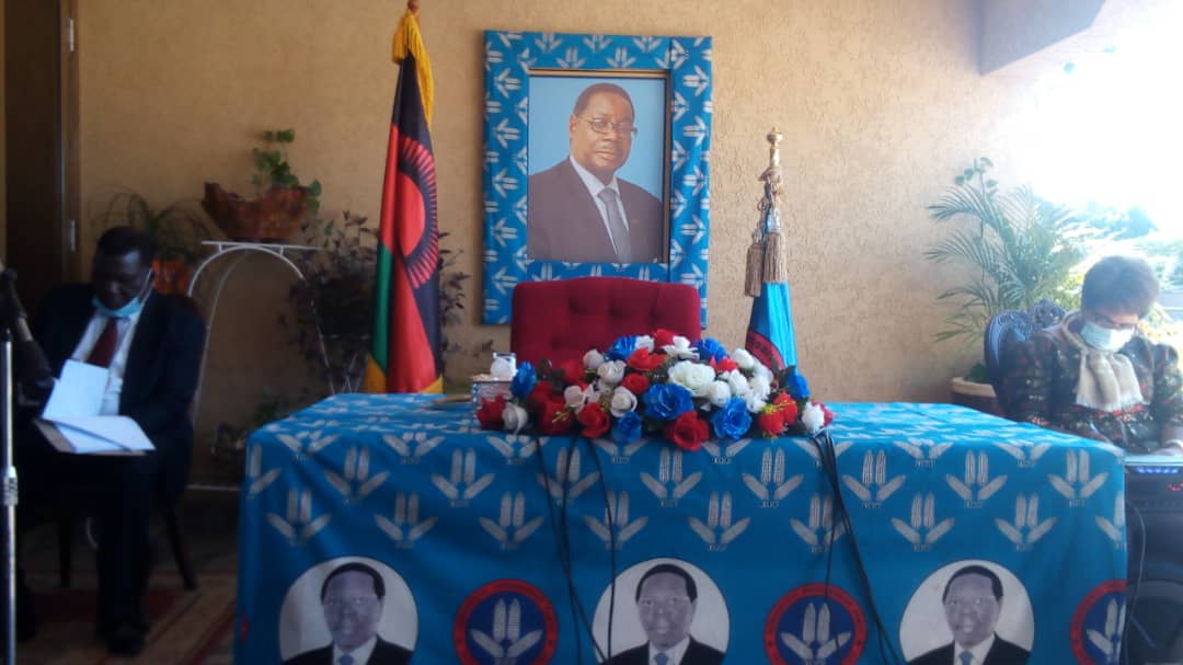 CapitalFMMw's tweet photo. #APMpresser
All is set for the Democratic Progressive Party (DPP) leader Arthur Peter Mutharika to hold a presser at his residence in Mangochi.
#CFMNews
#Malawi https://t.co/HQW8sDH9eA