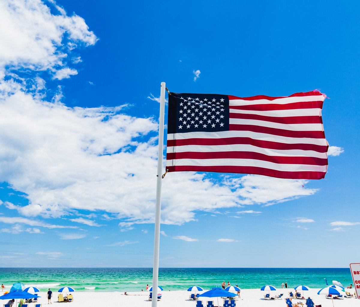 HIRPcolaBeach's tweet photo. Those stars and stripes look great on #PensacolaBeach! Happy 4th of July! 😎 #IndependenceDay https://t.co/mDgkVpM27D
