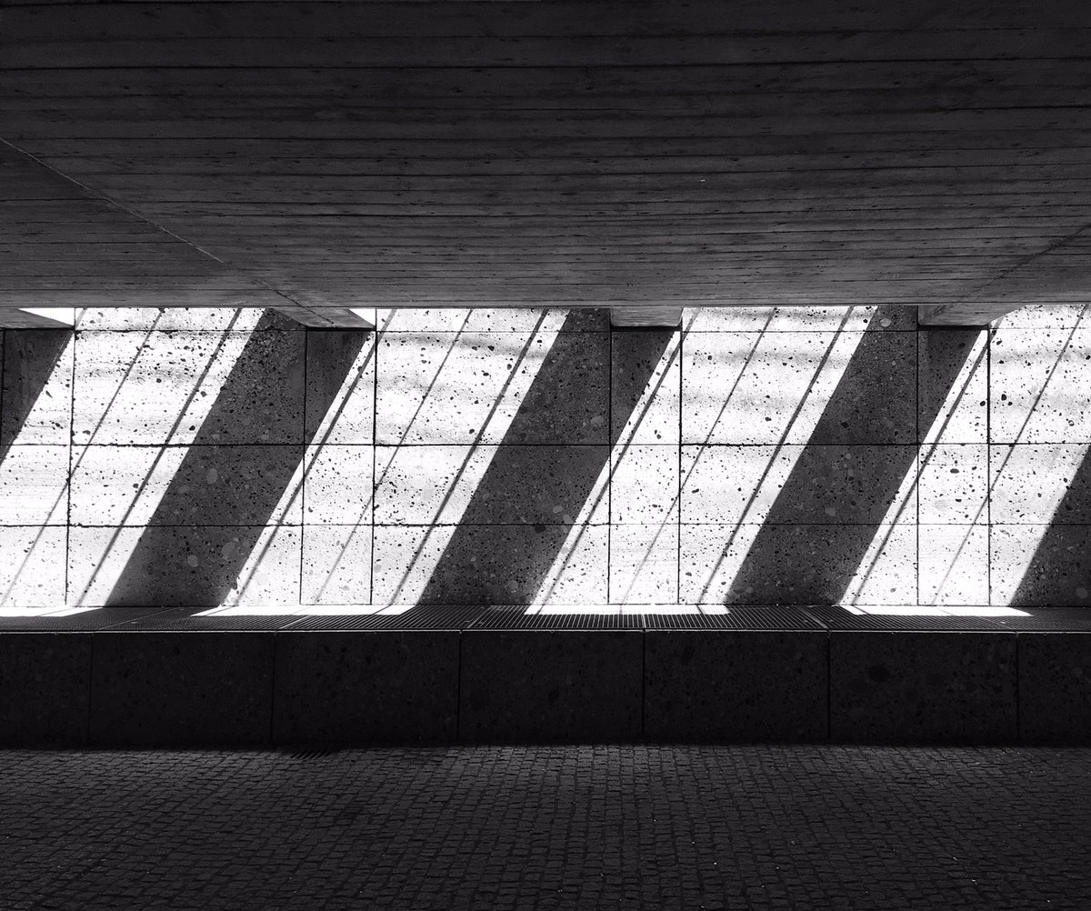 domi_zed's tweet photo. light vs shad▧w 

•just passing by...• 
#photography by domi_zed https://t.co/agD6YckJ8H