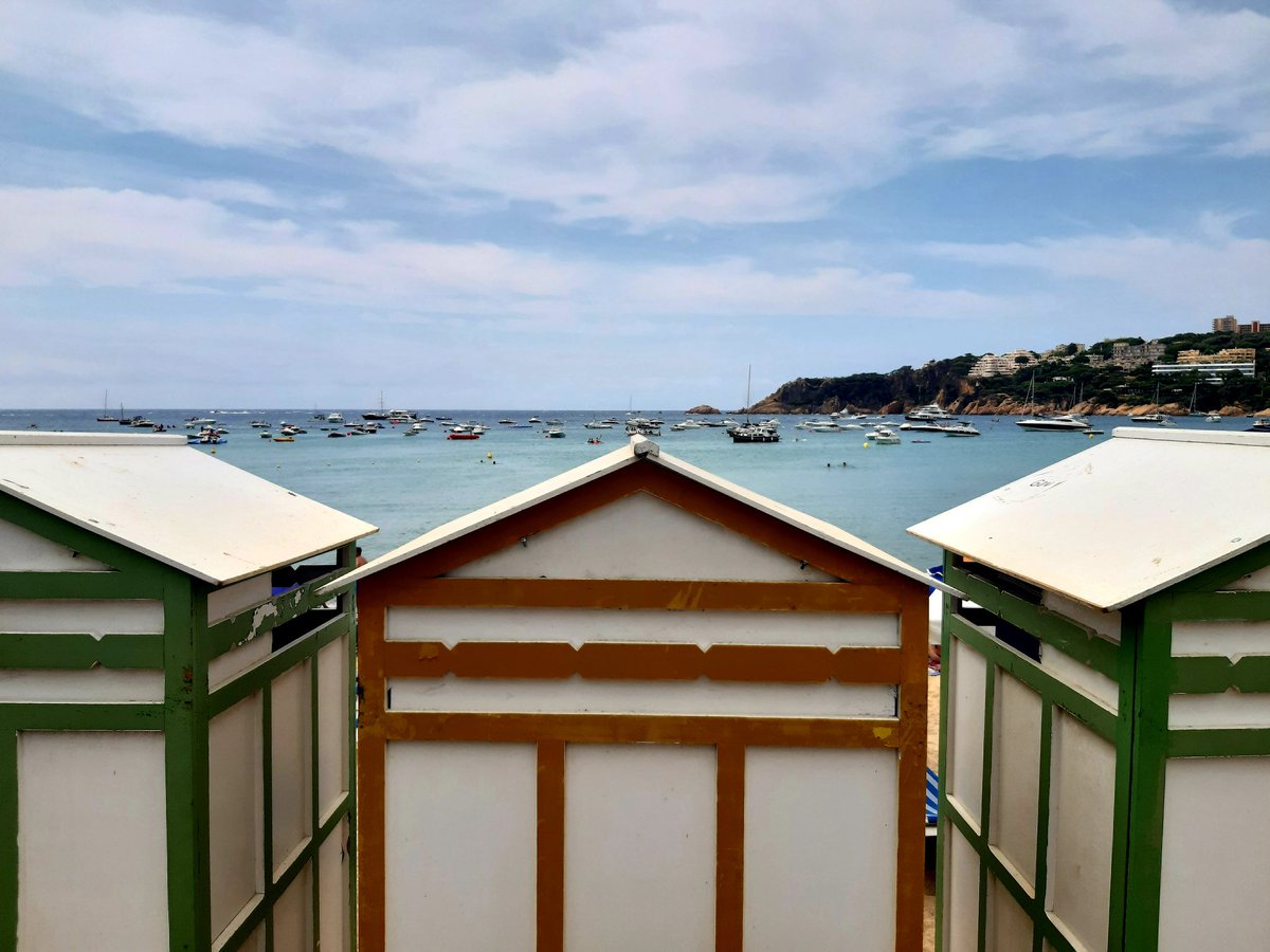 Gerhardss's tweet photo. #Catalunya #CostaBrava #sAgaró #SantFeliu #Mediterrani #Girona #sunnyday #bathings #SantPol #summertime #colours #stands♡ https://t.co/08UMlHMOOr