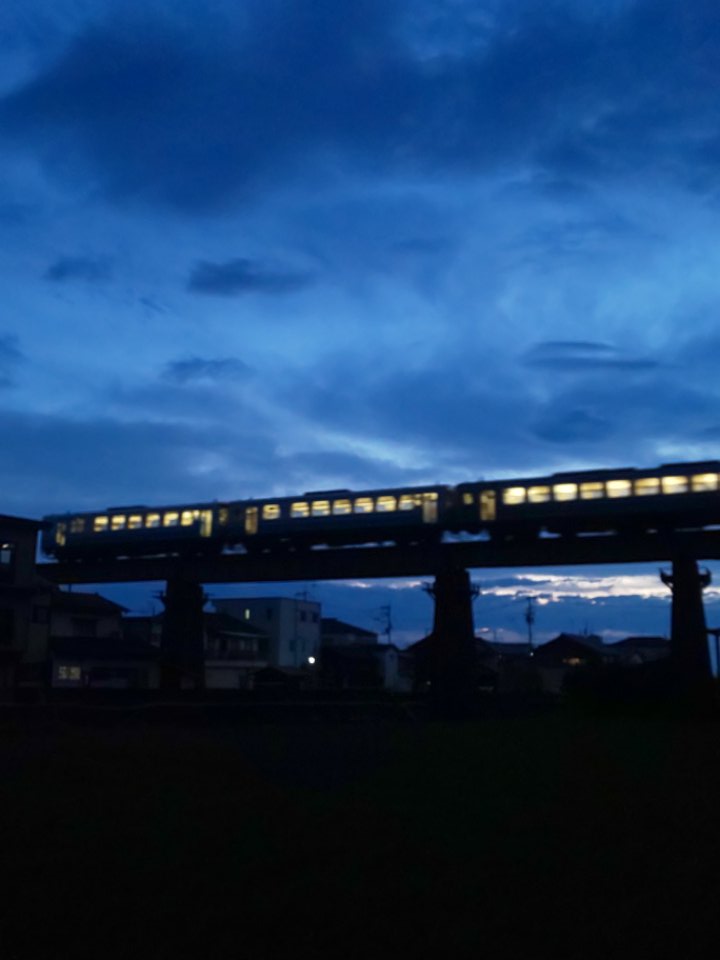 ノブ 0 0 夕闇を駆け抜けて Mysky Sky Sorasuki ソラモノ写真館 Sunset 茜雲 シルエット Silhouette 列車 T Co H1uorilpfs Twitter