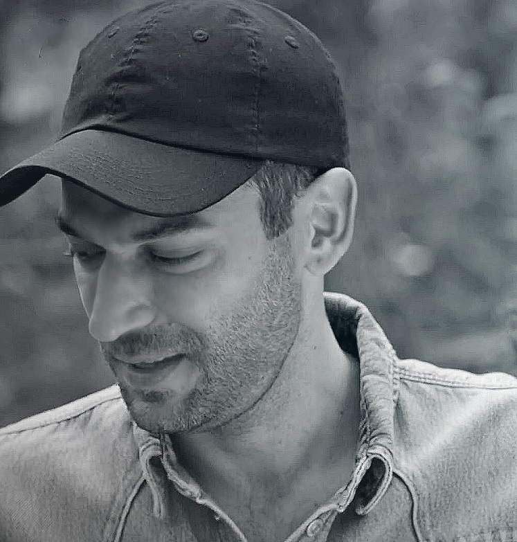 IONESCUGABRIE61's tweet photo. #MuratYildirim #Ramo #blackandwhitephotography #bluegradient https://t.co/SFeLbRXVUs