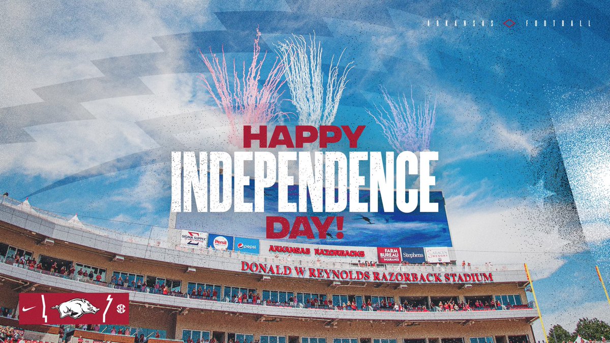 RazorbackFB's tweet photo. Happy Independence Day! 🎆🇺🇸🎆 https://t.co/gBZd7xtlvj