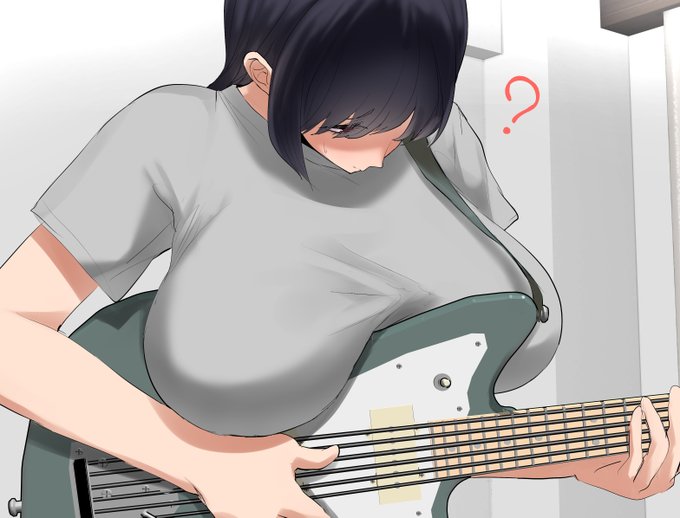 成長した乳が邪魔で昔より弾きにくいことに気づいてない系女子 