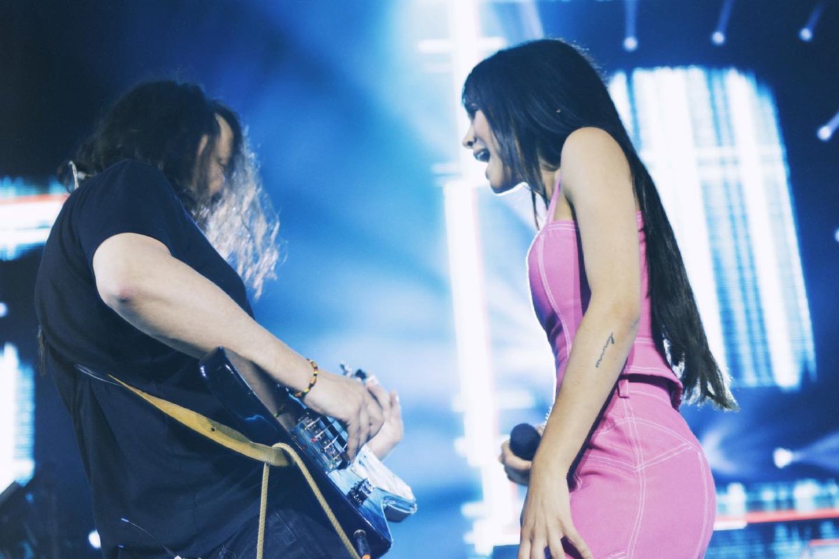 sergiofdezbass's tweet photo. #11RazonesTour Festival de Pedralbes con #Aitana https://t.co/kX4zpb2B5L