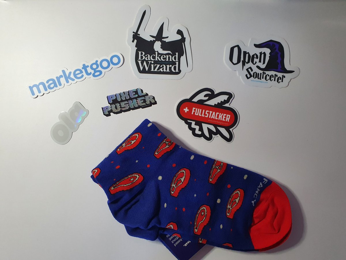 ¡Me han llegado estas cositas! 🤩 

Gracias <a href="/mktgoo/">marketgoo</a> y @codeNoobs 🙌🏼🍀