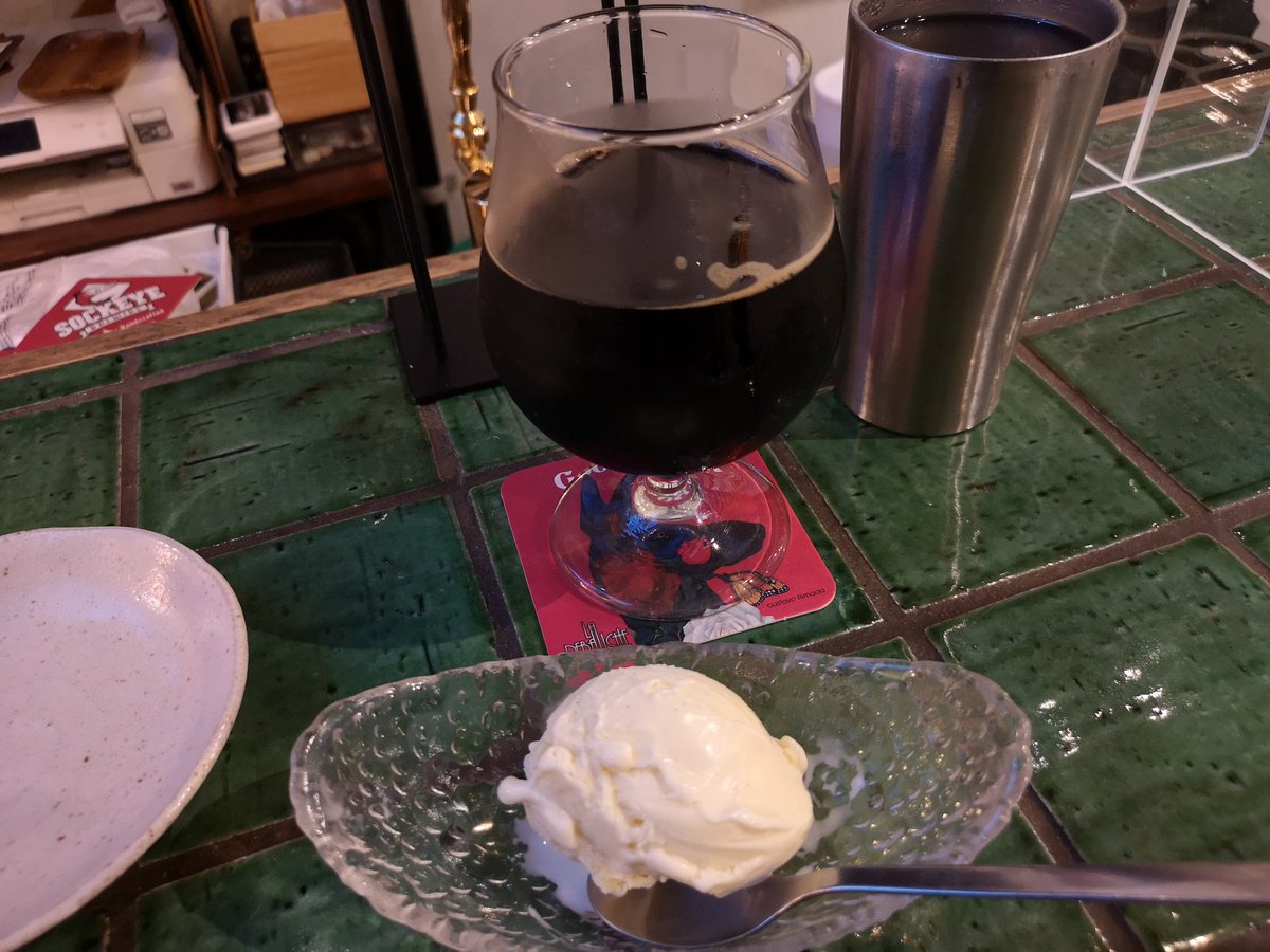 beer_3ne's tweet photo. Four Winds / Pomona
Prairie Artisan Ales / Bomb!
スタウトとバニラアイス。
これ以上のペアリングあったら教えて欲しいぜ
#クラフトビール #fourwings #prairie https://t.co/52ipT75UmO