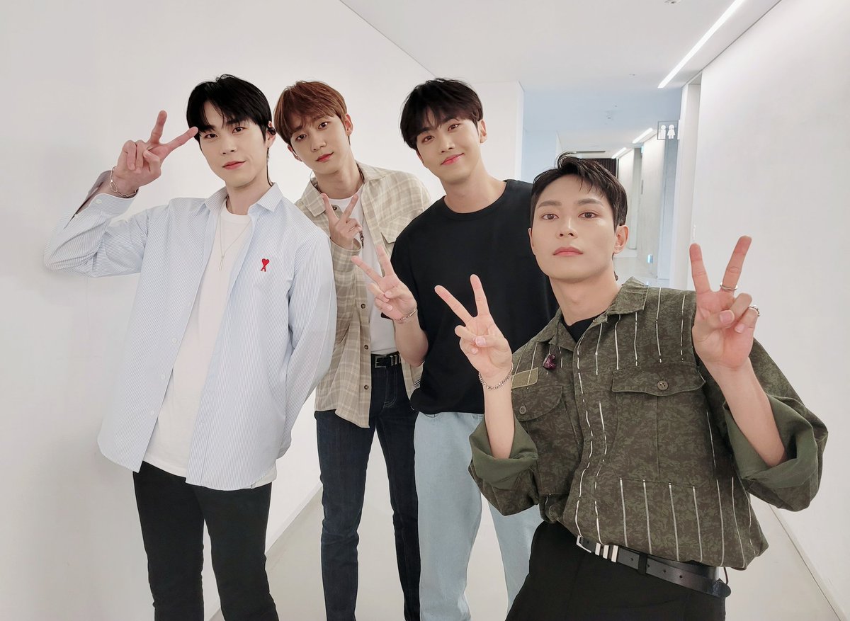 KNKOfficial220's tweet photo. [#ONLINE_LIVE📸] 

오늘은 하루종일 큰큰이들 만난 날😊
비가 추적추적 내리는 날☔
함께 해주셔서 고마워요💕 

#크나큰 #KNK https://t.co/siQTSUHjcv