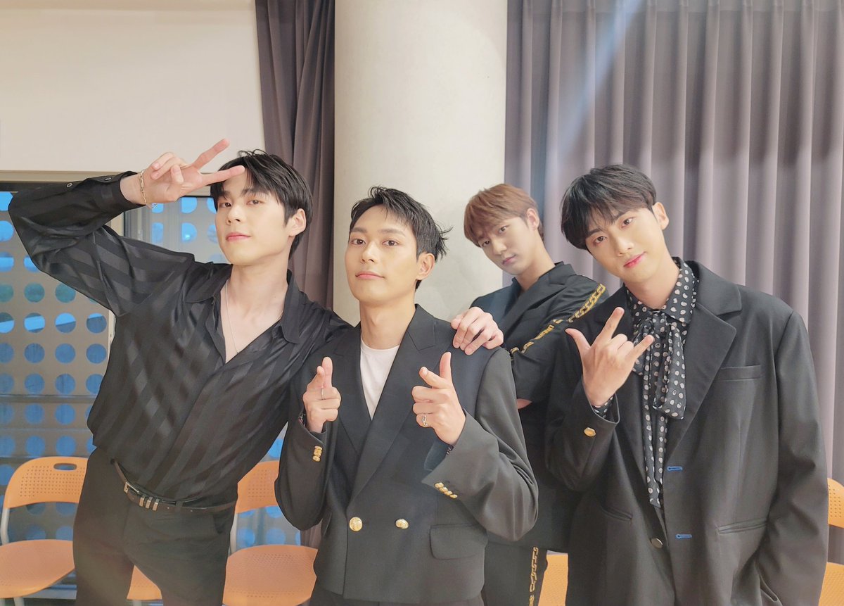 KNKOfficial220's tweet photo. [#ONLINE_LIVE📸] 

오늘은 하루종일 큰큰이들 만난 날😊
비가 추적추적 내리는 날☔
함께 해주셔서 고마워요💕 

#크나큰 #KNK https://t.co/siQTSUHjcv