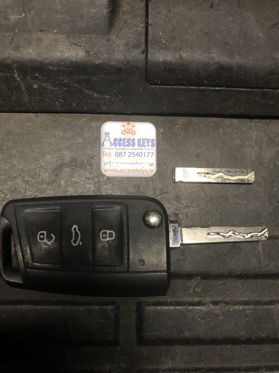 ColmArundel's tweet image. #accesskeyslocksmiths #autolocksmiths #brokencarkey #replacement #vw #polo
Sunday morning #brokencarkey in #ignition #volkswagen  #beaconsouthquater #sandyford #brokenkeyremoved  #replacement #carkey cut for remotkey.