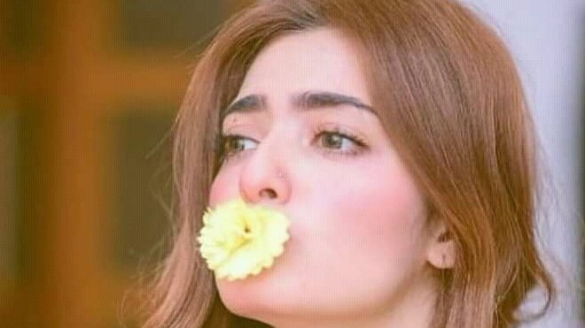 ja_wiy's tweet photo. سنا ہے وہ بولتے ہے تو باتوں سے پھول جھڑتے ہیں had a face https://t.co/OeDFx4ZFtP