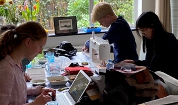 depeperbus's tweet image. Leerlingen Gymnasium Celeanum in Day for Change Verkiezing 2021 -  peperbus.nl/nieuws/algemee…