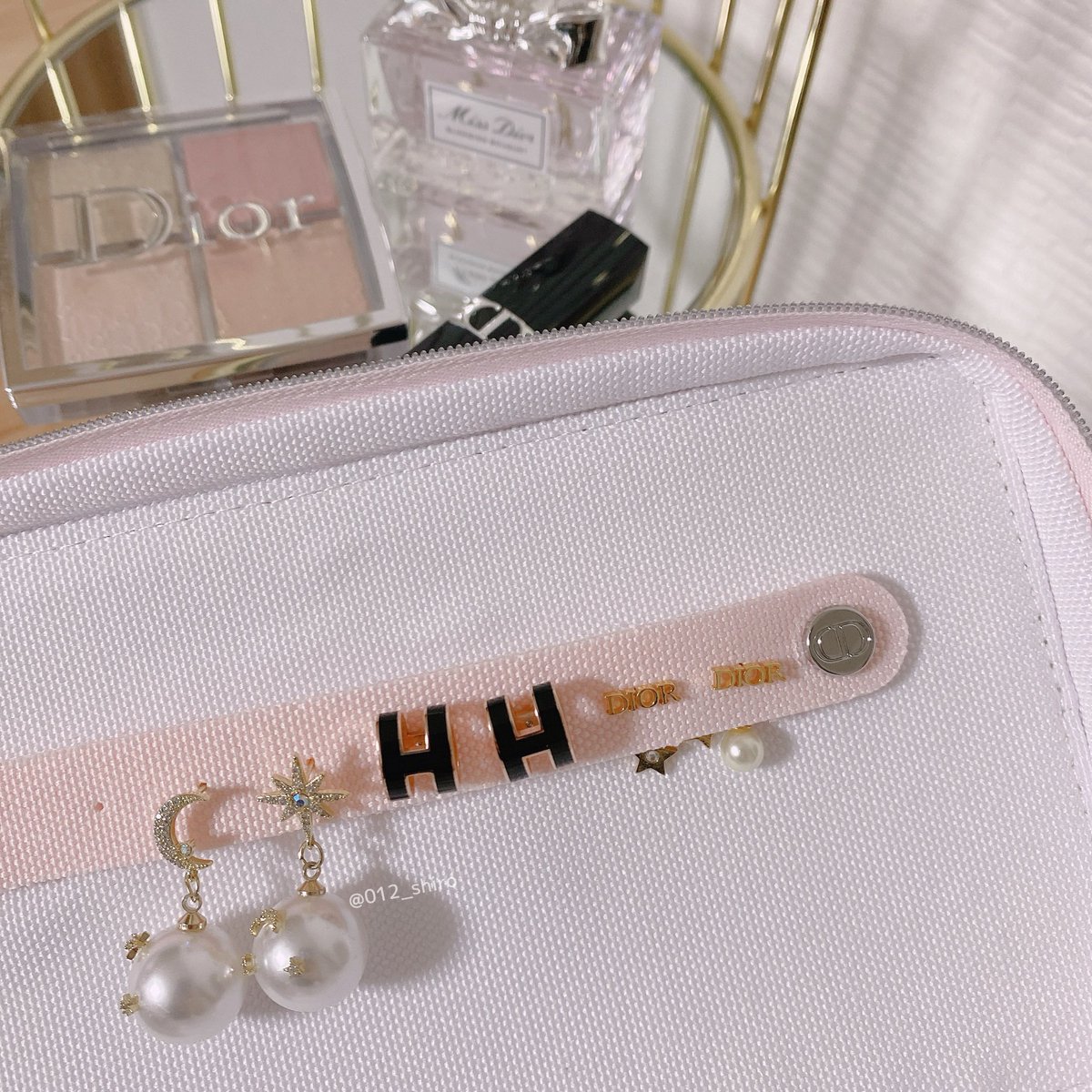 Diorノベルティのバニティポーチ可愛すぎる…ピアスつけるところまで