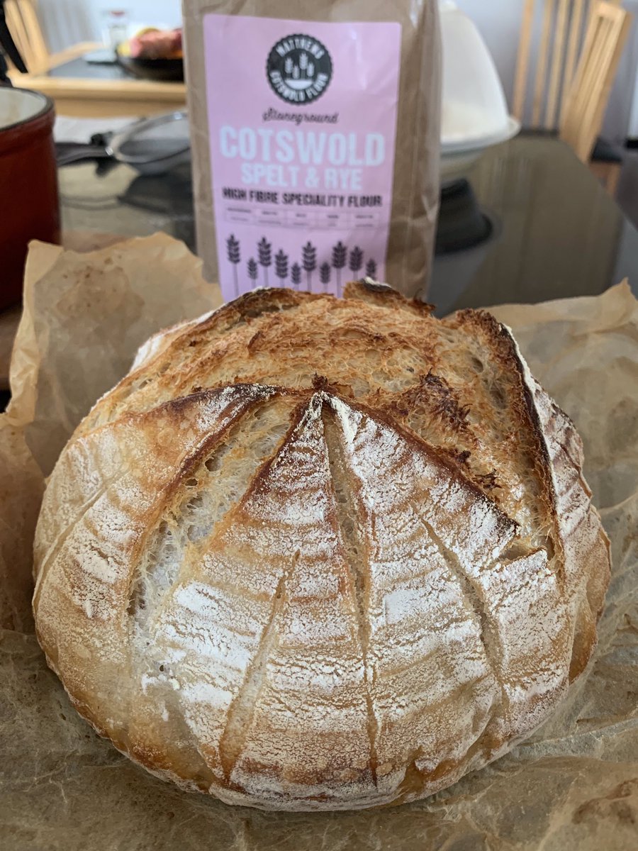 Rob_C_Allen's tweet photo. #SourdoughSunday 2 #loaves, using a blend of some of the fantastic, New Stoneground flours, from the team at @CotswoldFlour 1st is 30% Spelt &amp; Rye &amp; the 2nd is 20% Wychwood and 20% Bibury Barley flours, blended with their Strong White #Bread flour #baketoshare https://t.co/SmaUQbvAXF