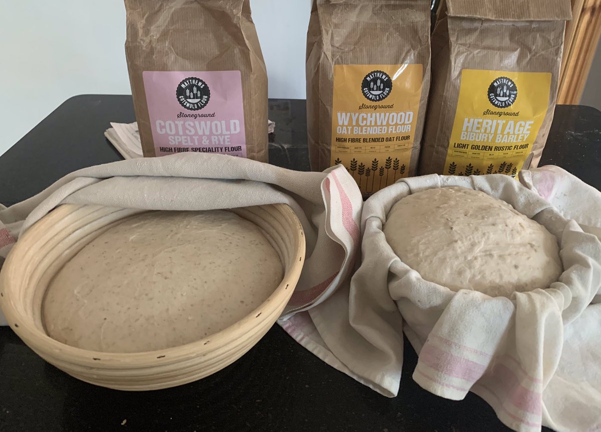 Rob_C_Allen's tweet photo. #SourdoughSunday 2 #loaves, using a blend of some of the fantastic, New Stoneground flours, from the team at @CotswoldFlour 1st is 30% Spelt &amp; Rye &amp; the 2nd is 20% Wychwood and 20% Bibury Barley flours, blended with their Strong White #Bread flour #baketoshare https://t.co/SmaUQbvAXF