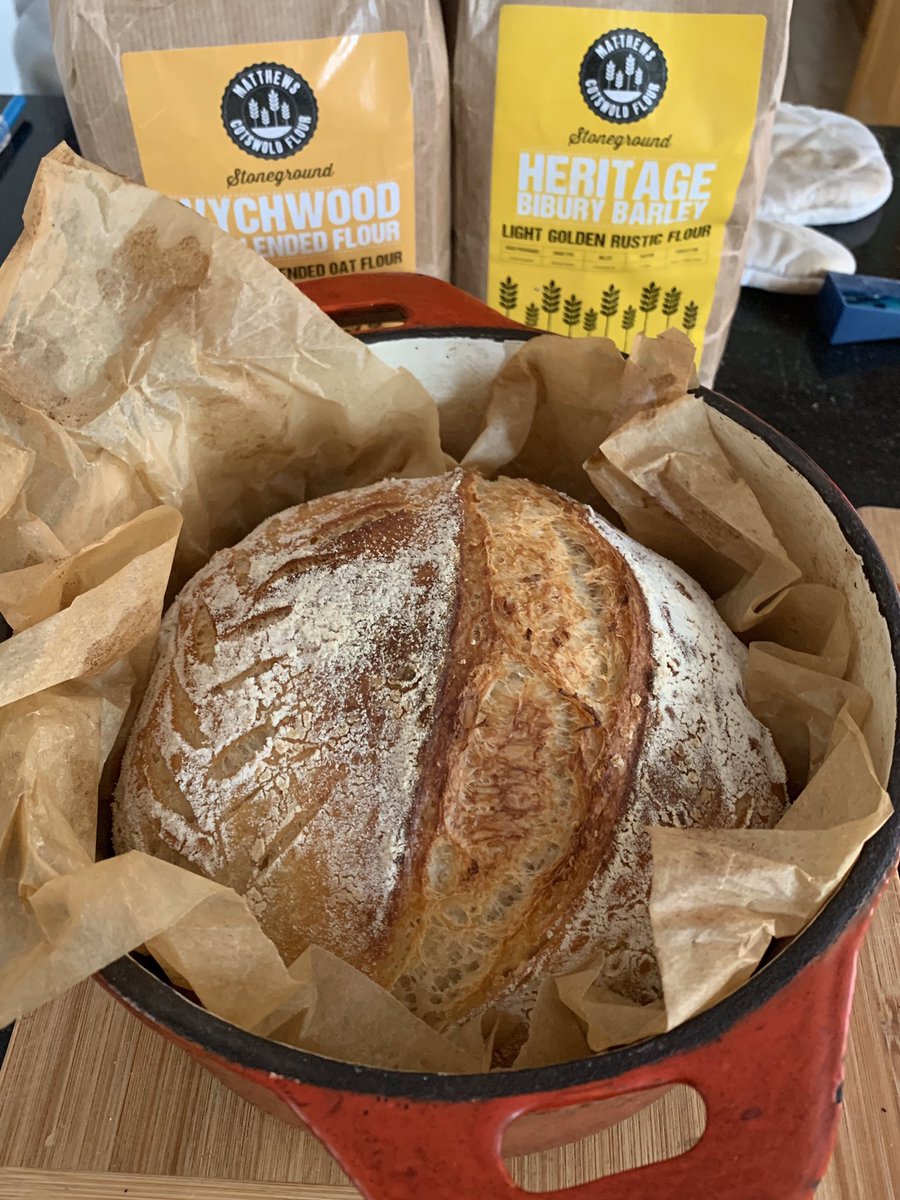 Rob_C_Allen's tweet photo. #SourdoughSunday 2 #loaves, using a blend of some of the fantastic, New Stoneground flours, from the team at @CotswoldFlour 1st is 30% Spelt &amp; Rye &amp; the 2nd is 20% Wychwood and 20% Bibury Barley flours, blended with their Strong White #Bread flour #baketoshare https://t.co/SmaUQbvAXF