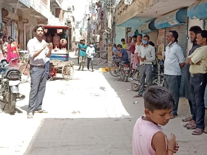 Jan_Swasthya's tweet photo. आज गुड़गाँव के शक्ति पार्क इलाके में जन स्वास्थ्य अधिकार मुहिम के तहत अभियान चलाया गया।
#NationalizeHealthCare
#NationalizePrivateHospitals
#BuildOxygenPlants
#NationalizePathLabs https://t.co/SOmyuZdCYr