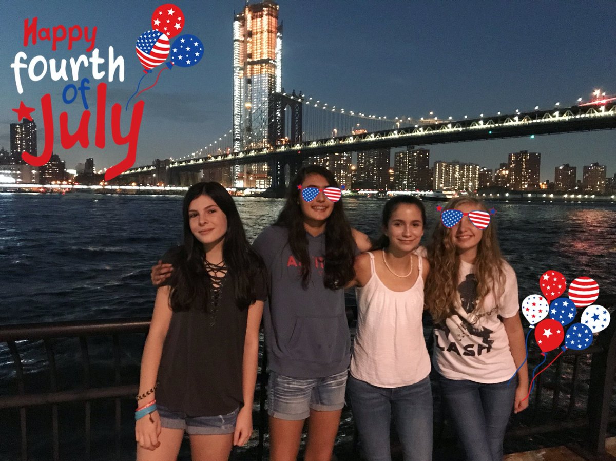 🇺🇸🍕Happy Brooklyn 4th🍕🇺🇸❗️
We'd love to see you ahead of the fireworks! We'll be closing early as always on the 4th - our last seating tonight is at 5pm, with take-out thereafter from 6pm until 8pm (last order). 💥 
.
.
.
.
.
.
.
.
.
.
.
.
.
.
#julianas #julianaspizza #brooklyn