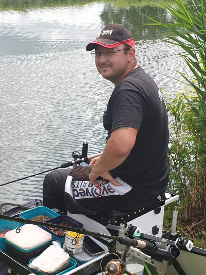 wayneD78's tweet photo. Nice little team session today on the Gloucester canal at Patch bridge up with the #midlandsmatch team.

The method, tactics &amp; baits that were picked for me to use today was the groundbait feeder. 

 weighed in 14lb 8oz 🥇 

#matchfishing
#evolvedbaits https://t.co/0QyiK4tr6S